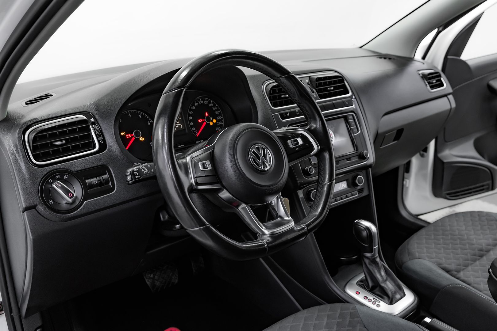 Volkswagen Polo, V Рестайлинг, 2019 фото 12