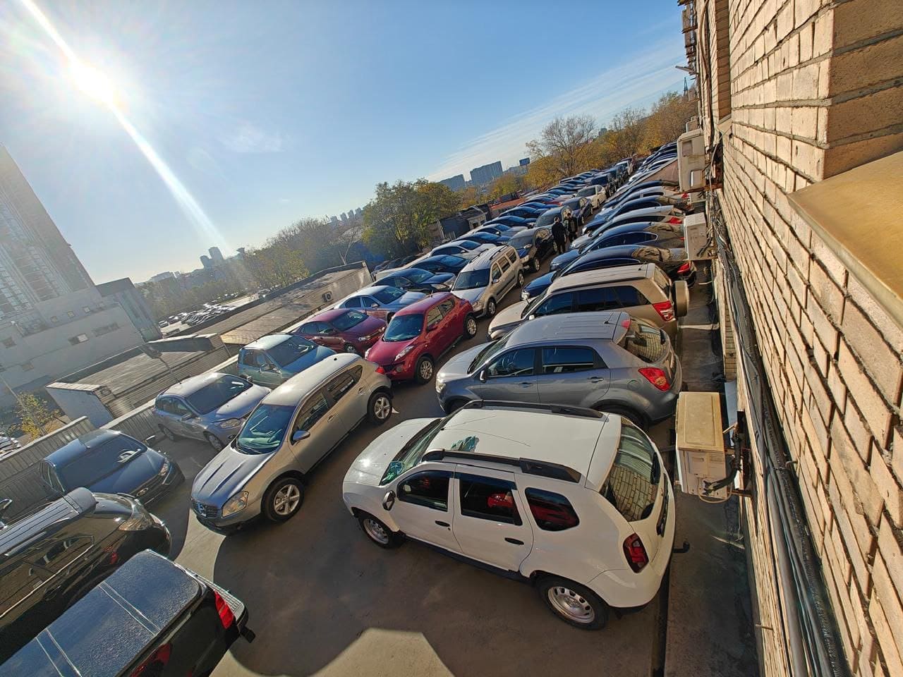 Фото автосалона ДЦ Арена 5